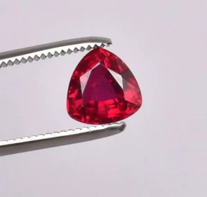 Zertifizierter 4,35 Karat natürlicher Billionen Schnitt einwandfrei burmesisch rot rubinfreier Edelstein - Bild 1 von 6