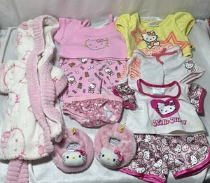 Lotto Abbigliamento Costruisci Un Orso Hello Kitty Accappatoio Pantofole Abito Danza Pigiama 10pz - Foto 1 di 17