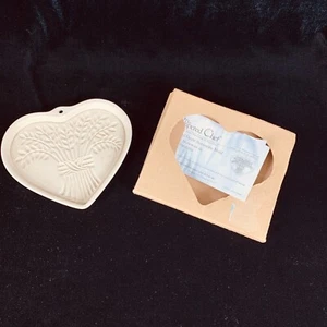 New Pampered Chef Heart Shaped Cookie Mold Stoneware Box Recipes Wall Hanging - Picture 1 of 9