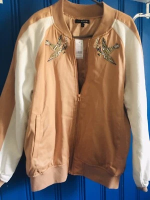 Chaqueta Bomber Grande Kendall Kylie Pac Sun Bordada Satinada Foto 1 de 4