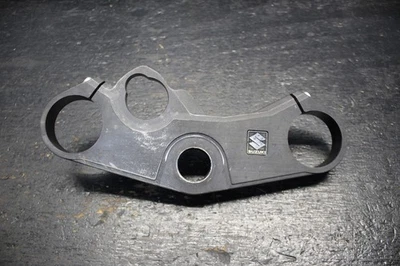 07-08 SUZUKI GSXR1000 GSXR 1000 GARFOS FABRICANTE DE EQUIPAMENTO ORIGINAL BRAÇADEIRA TRIPLA SUPERIOR ÁRVORE 2007 2008 - Imagem 1 de 4