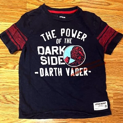 Camiseta GAP Boys Star Wars Darth Vader Lado Oscuro Talla Pequeña Foto 1 de 3