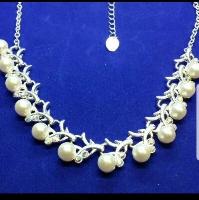 Collar ajustable tono plata imitación perlas y diamantes de imitación nuevo con etiquetas Foto 1 de 4