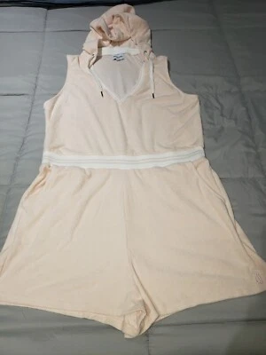 Mameluco Juicy Couture sin mangas con capucha rosa talla XL. Foto 1 de 4