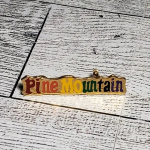 PINE MOUNTAIN White RAINBOW Ski Resort Lapel Souvenir Vintage Hat Pin Michigan - Picture 1 of 4