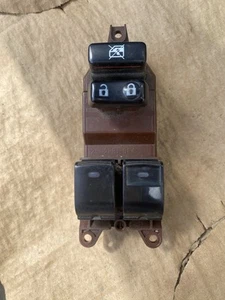 TOYOTA AVENSIS 2006/09 DRIVER SIDE FRONT DOOR SWITCH - Picture 1 of 3
