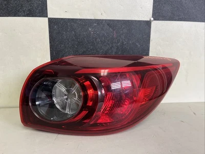Luz trasera derecha Mazda 3 2014 2015 2016 2017 2018 usada OEM BHP1-51150 Foto 1 de 4