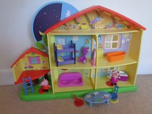 Peppa Pig Playtime To Bedtime Night & Day House Playset - Foto 1 di 15