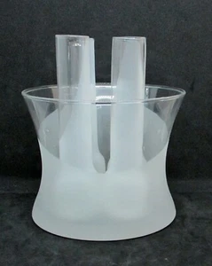 Cubo de hielo acampanado parcialmente esmerilado sobre base pesada con cuatro viales de licor esmerilado - Imagen 1 de 9