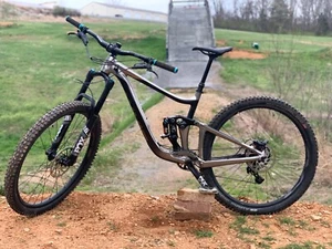 2022 Giant Reign 29 ,Medium Mountain Bike ,Gunmetal Silver and Black - Picture 1 of 7