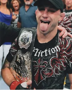 FRANKIE EDGAR SIGNED AUTOGRAPH 8X10 UFC MMA CHAMPIONSHIP BELT PROOF - Bild 1 von 2