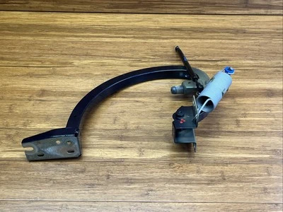 2022 2023 2024 Audi S3 8Y КРЫШКА ПРУЖИНЫ КРЕПЛЕНИЯ КРЫШКИ БАГАЖНИКА ЛЕВАЯ ПЕТЛЯ OEM - Изображение 1 из 4