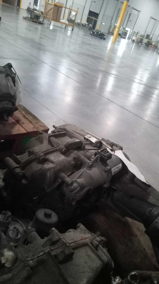 Chevrolet Tahoe 2015 montaje de caja de transferencia OEM 402206 160 k millas marrón Foto 1 de 4