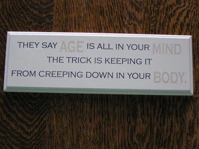 Placa parlante de estante Danielson Designs 8,5" "Dicen que la edad está en tu mente..." Foto 1 de 3