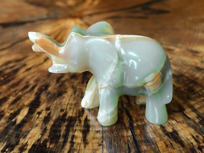 Elefant aus grünlich gebändertem Onyx-Marmor, ca. 10 x 7.5 cm, 295 g - Bild 1 von 4