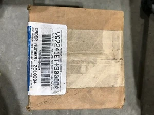 JOHNSON CONTROLS VG7241ET+3008B0 ACTUATED VALVE - Picture 1 of 1