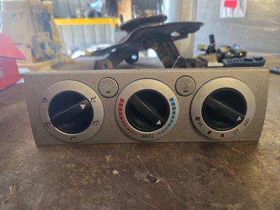 Toyota Tacoma 2005-2010 aire acondicionado calefacción control de temperatura SR5 color metálico plata fabricante de equipos originales. Foto 1 de 3