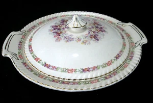 Johnson Brothers Old English - Queen's Boquet - Round Covered Vegetable Bowl - Picture 1 of 12