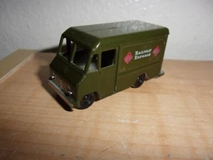 Vintage Tootsietoy IH International Metro Railway Express Delivery Truck Van - Picture 1 of 3
