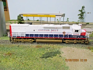 ATHEARN RTR 91620 COTTON BELT SSW 9389 SD45-T2 Bi-CENTENNIAL DCC/SOUND,KEEPALIVE - Picture 1 of 10