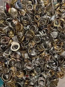 5 Pcs Vintage Costume Rings Lot - Mixed Styles Resale Jewelry - Picture 1 of 5