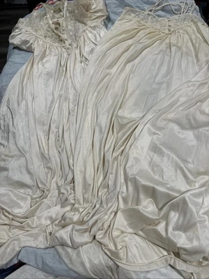 JUEGO DE CAMISÓN Y BATA Montgomery Wards Marfil Peignoir de Colección, Hermoso Encaje, Pequeño Foto 1 de 4