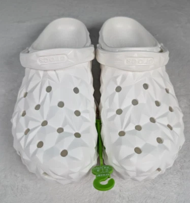 Zuecos Crocs Clásicos Geométricos Hombres 11 Mujeres 13 Blancos Disney Epcot Ball NUEVO Foto 1 de 4