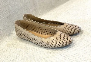 Neiman Marcus Nude Tan Leather Vented Perforated Scalloped Ballet Flats Sz 8.5 M - Picture 1 of 9