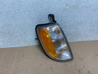 Faro intermitente pasajero derecho Nissan Xterra 2000-2001 OEM J8088 DG Foto 1 de 4