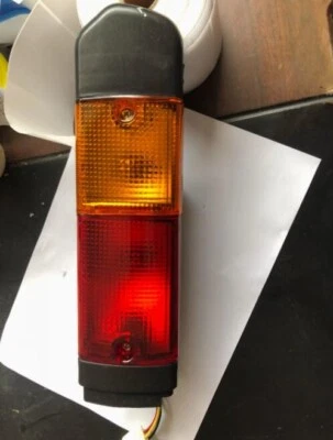 56640-26600-71 Conjunto de luz trasera lateral izquierda para carretilla elevadora Toyota serie 8 Foto 1 de 2