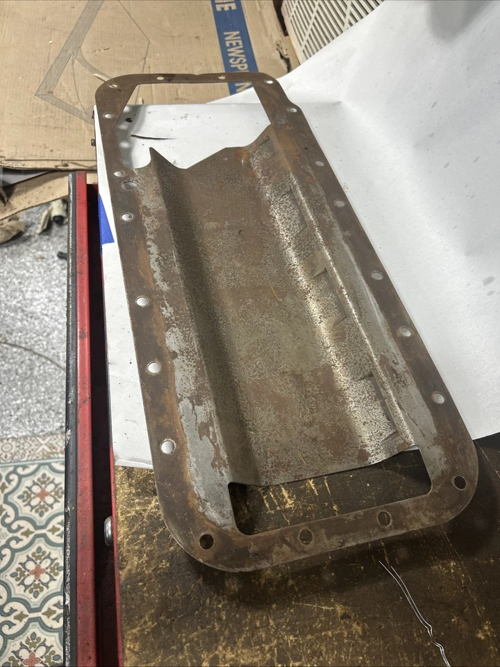 Bandeja de viento Mopar Big Block Dodge D100 440 bandeja de viento de cárter trasero, usada Foto 1 de 4