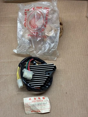 HONDA OEM V45 MAGNA 1982-83 VOLTAGE REGULATOR/RECTIFIER 31600-MB1-008 VINTAGE - Image 1 of 4