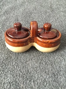 Vintage Stoneware 2 Tone Brown Double-Bowl Condiment Jam Jelly Dish w/ Lids 6x3 - Picture 1 of 7