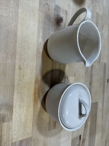 Corning NY Creamer & Zuccheriera con Coperchio Invernale Arenaria/Beige 81-TY - Foto 1 di 5