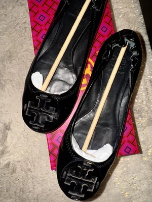 Pisos de ballet Tory Burch charol Reva negros talla 6,5 con caja Foto 1 de 4