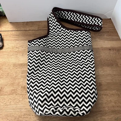 Bolsa de esterilla de yoga blanca y negra con bolsillo Foto 1 de 3