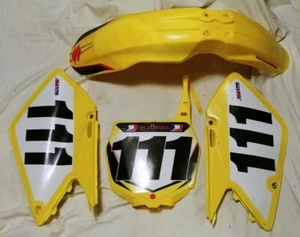 SUZUKI RM250 2005 NUMBER PLATES SIDE PANELS FRONT FENDER RM125 RM250 2001-2008 - Picture 1 of 8