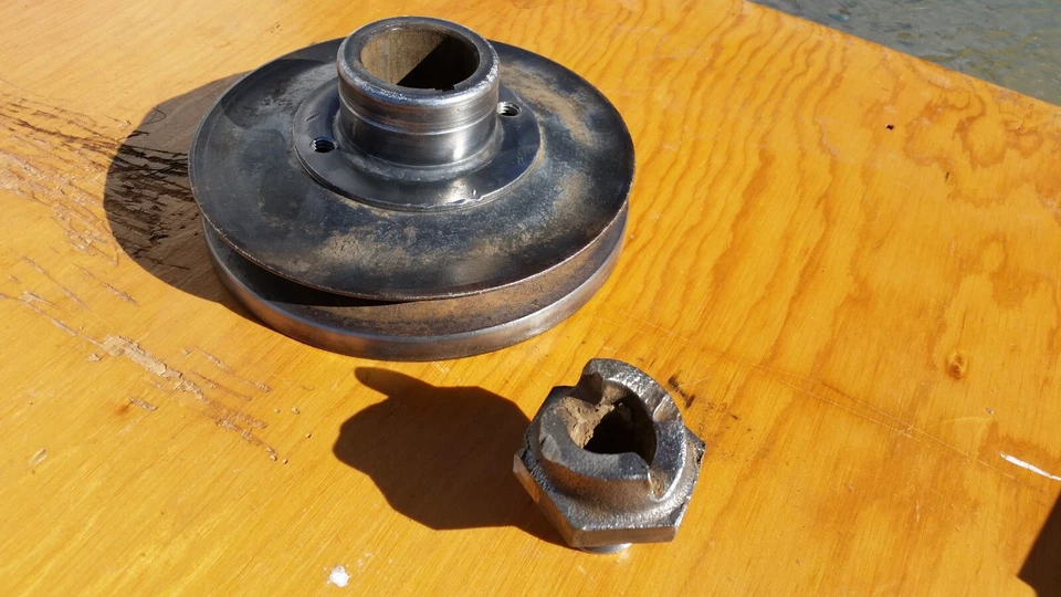 Camión Dodge 1948-1954 1951 1952 1953 cigüeñal polea y tuerca serie B Power Wagon Foto 1 de 4