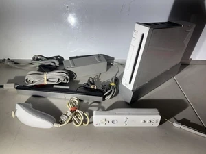 Nintendo Wii Console Complete Setup Tested -  RVL-001 GameCube Compatability etc - Picture 1 of 8