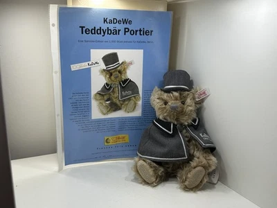 Steiff Tier 656187 KaDeWe Portier Teddybär 20 cm. Mit OVP. Top Zustand  - Bild 1 von 4