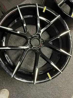 4 - Blemished 21x10.5 Black Machined Wheel Lexani Stuttgart 5x112  45 Foto 1 de 4