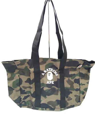 Bolso de Mano Grande A Bathing Ape 1st Camo Inteligente Octubre 2024 Revista Regalo Gratis BAPE Foto 1 de 4