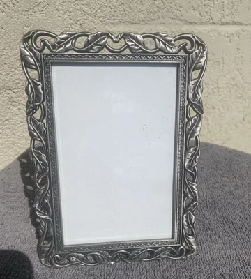 Floral Vines Leaves Picture Frame Holds 4 x 6  Photo Picture Frame Velvet stand - Image 1 of 2