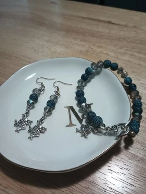 Juego de pulsera y pendientes inspirados en Alicia en el País de las Maravillas conejo Foto 1 de 4