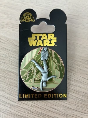 Disney Star Wars Planet - Pin of the Month #4 - Dagobah with Luke and Yoda - Image 1 of 2