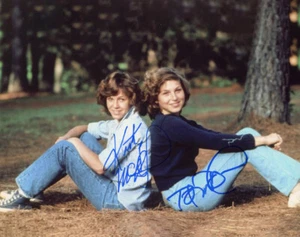 KRISTY MCNICHOL TATUM O'NEAL SIGNED 8x10 PHOTO LITTLE DARLINGS RARE BECKETT BAS - Picture 1 of 2