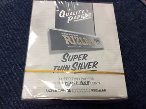 Caja de 50 folletos plateados Rizla tamaño king papeles para cigarrillos súper delgados £20.99 - Imagen 1 de 1