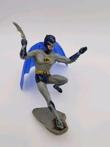 Vintage Wilton DC Comics 4" Batman Figure Cake Topper With Cape And Bats - Picture 1 of 2