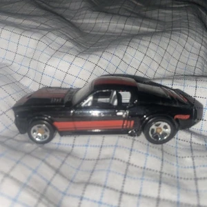 Ford Mustang 1967 Shelby GT 500 Hot Wheels rayas negras rojas 30 2011 Malasia - Imagen 1 de 5