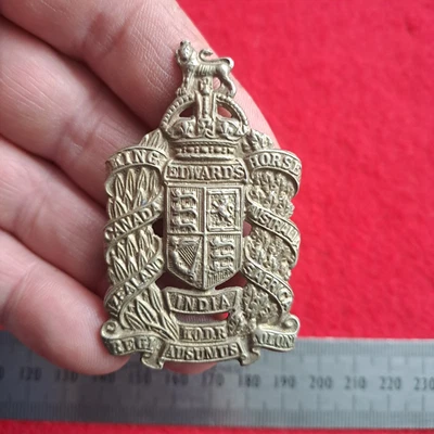 Insignia de gorra de regimiento de caballos King Edwards KC metal blanco Foto 1 de 3